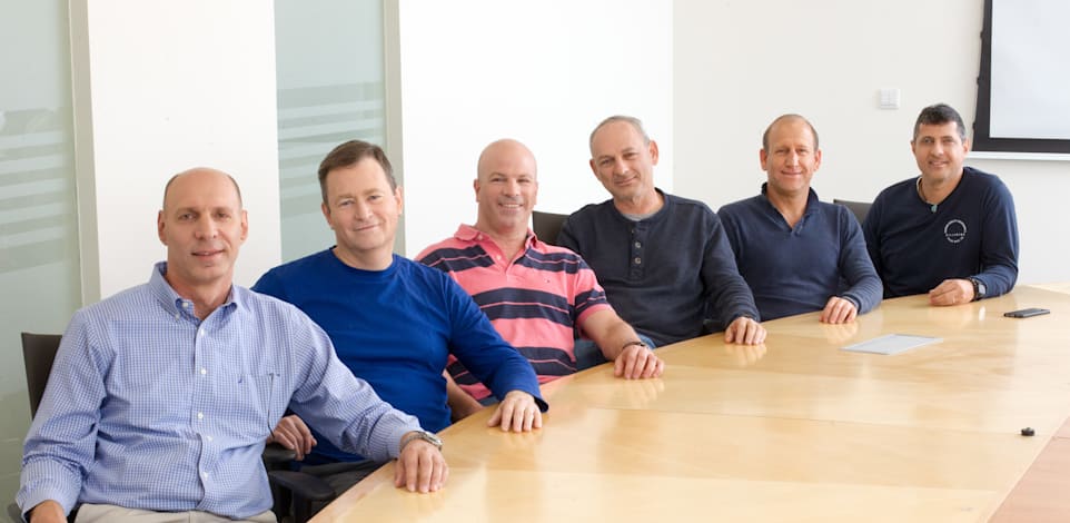 מייסדי ולנס. מימין: אלון בנזראי, נדב בנט, מסד אייל, גבי גור-כהן, עירן לידה ודרור ירושלמי / צילום: יח''צ