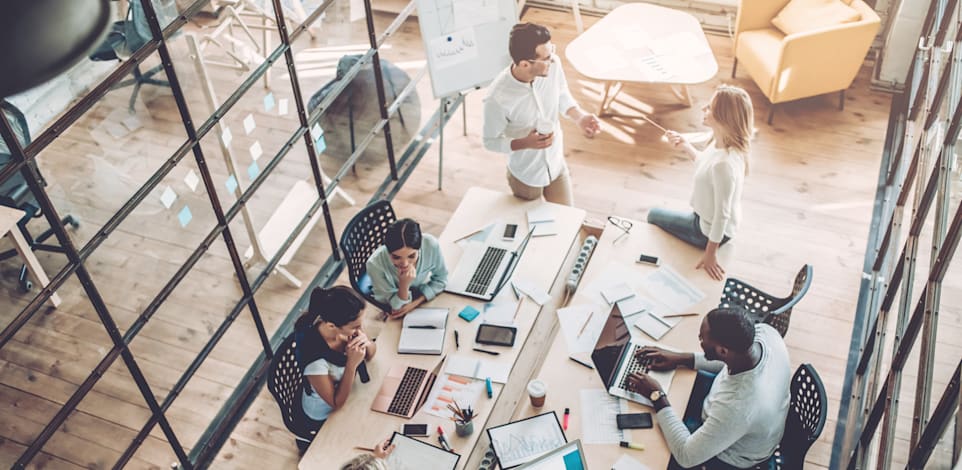 עובד מוחצן, עובד מופנם: איך מנהלים אותם נכון / צילום: Shutterstock, 4 PM production