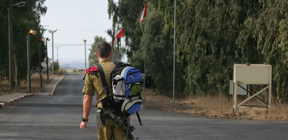 ניתן לממש את פיקדון הקורונה אם טרם חלפו חמש שנים מהשחרור שלכם מהצבא או מהשירות הלאומי / צילום: Shutterstock, Stavchansky Yakov