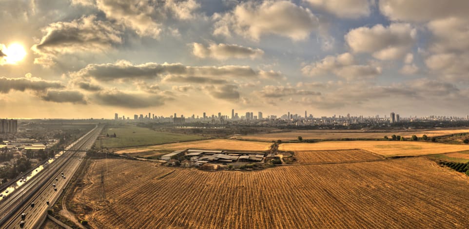 הסתרת מידע והטעיית הציבור בתחום הסחר בקרקע חקלאית / צילום: Shutterstock