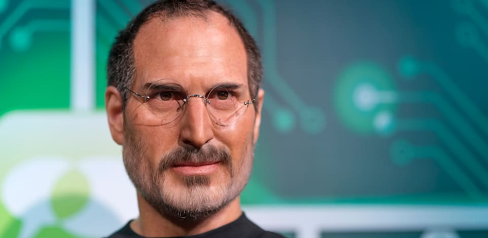 סטיב ג'ובס. הוציא את האייפון לשוק כשהוא כבר בגיל 52 / צילום: Shutterstock, Photo Oz