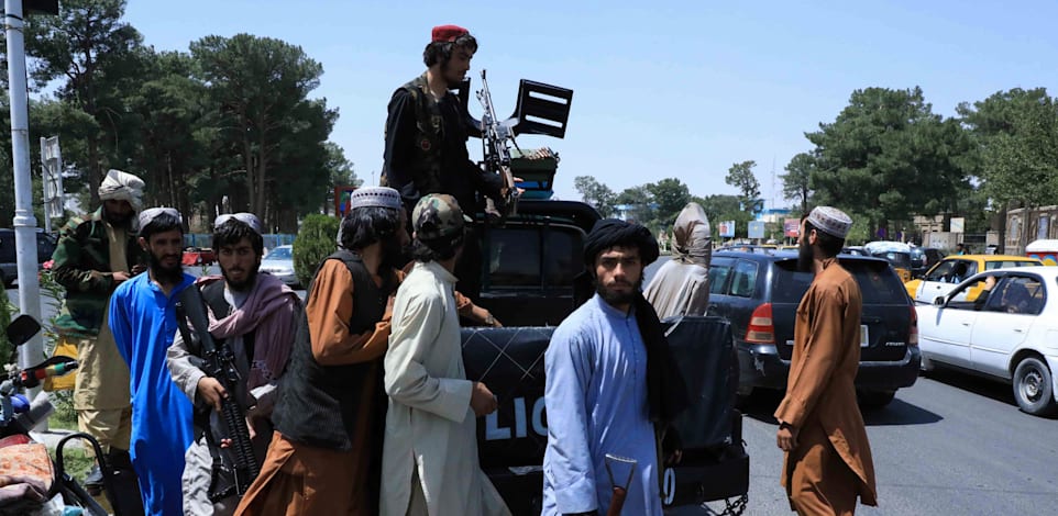 כוחות טליבאן מסיירים בהראט, אפגניסטן / צילום: Reuters