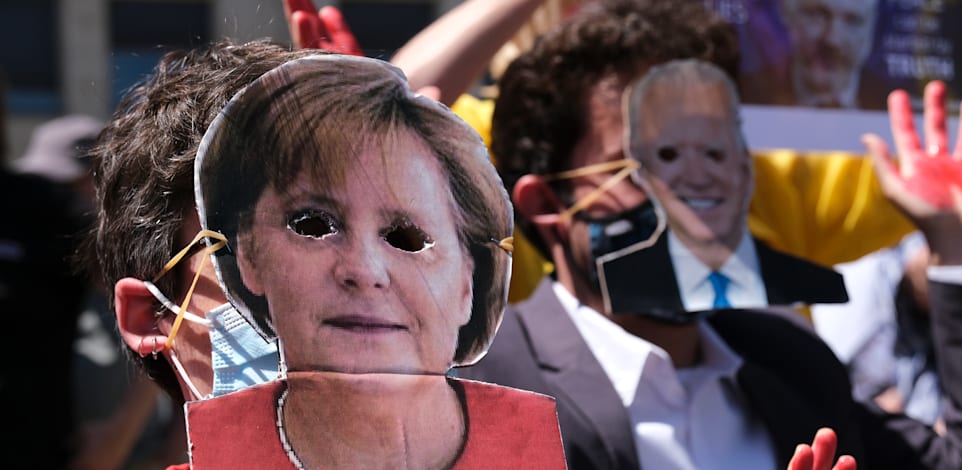 הפגנה נגדל אנגלה מרקל לפני ישיבת פסגה בנאט''ו / צילום: Shutterstock