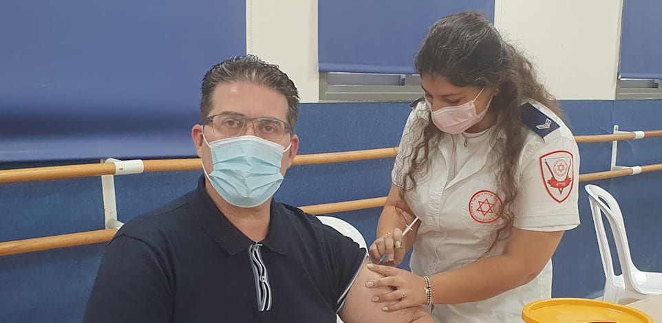 צוותי מד''א מחסנים נגד קורונה / צילום: דוברות מד''א