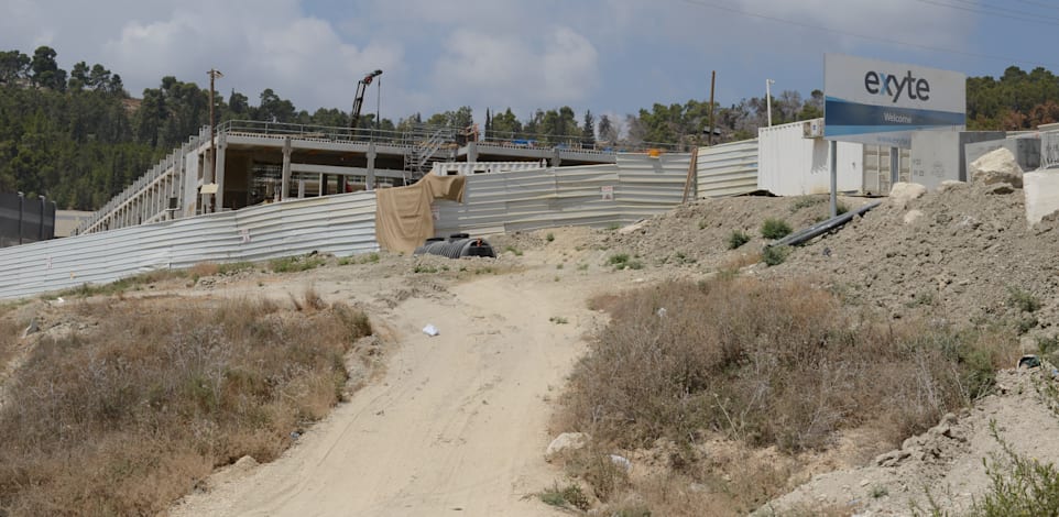 אתר הבנייה של חוות השרתים של אמזון באזור התעשייה הר טוב / צילום: איל יצהר