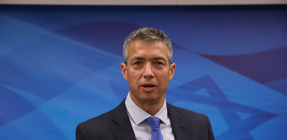 שר התקשורת יועז הנדל. במשרד מביעים סיפוק ממספר מבקשי הרישיונות / צילום: אלכס קולומויסקי-ידיעות אחרונות