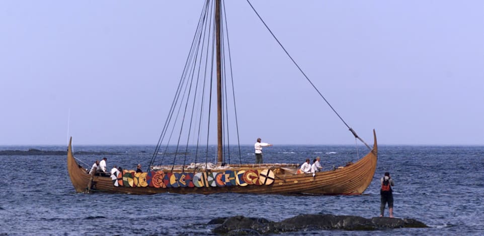 רפליקה של ספינת ויקינגים / צילום: Reuters, שון בסט