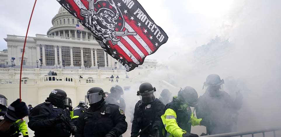 ההסתערות על הקפיטול בתחילת השנה. ארצות הברית היא אחת המדינות שהכי מועדות לסיכון, לפי פייסבוק / צילום: Associated Press, Julio Cortez