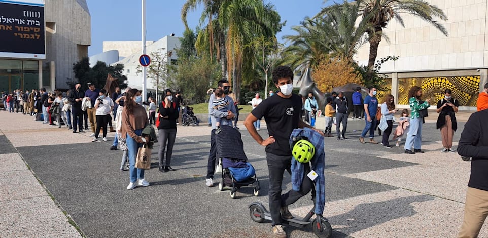 תור לבדיקות אנטיגן, מוקדם יותר היום / צילום: וואלה ניוז, ראובן קסטרו