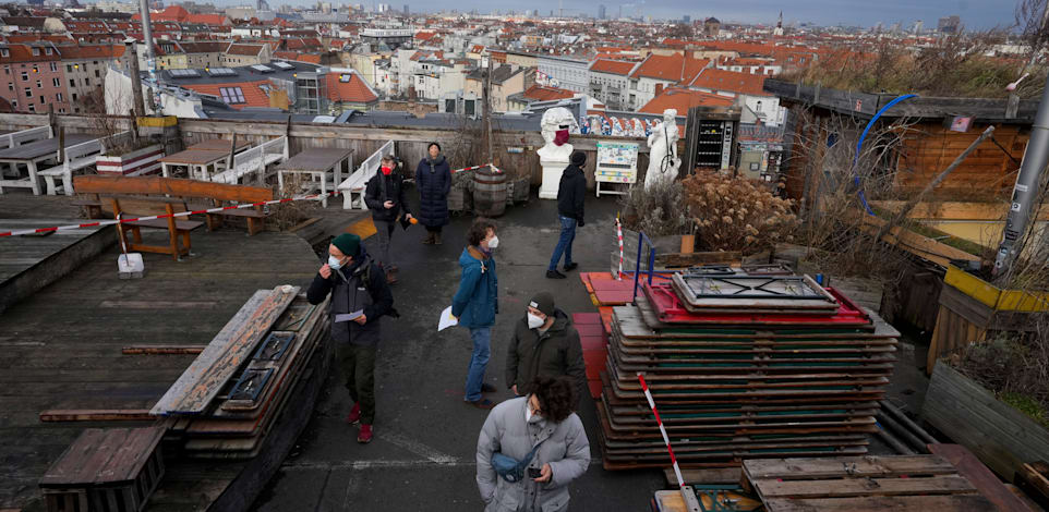 תור לבדיקת קורונה בברלין / צילום: Associated Press, Markus Schreiber