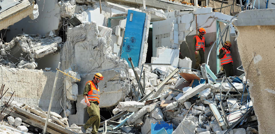 מבנה שקרס ברעידת אדמה. האם חברת הביטוח תשלם? / צילום: Shutterstock