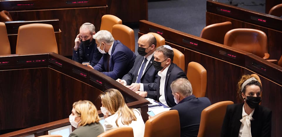 נפתלי בנט וחבריו לקואליציה במליאת הכנסת / צילום: דני שם טוב, דוברות הכנסת