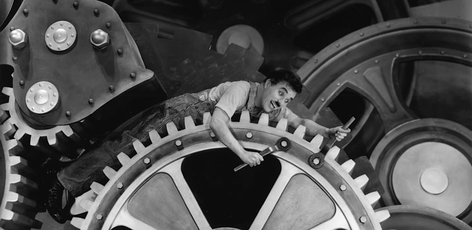 צ'רלי צ'פלין בסרט  ''זמנים מודרניים'', 1936 / צילום: Reuters, mptvimages