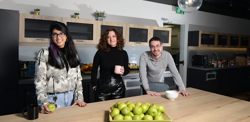 מימין: יואב אטיאס, רבקה אסרף, סיון פלג / צילום: איל יצהר