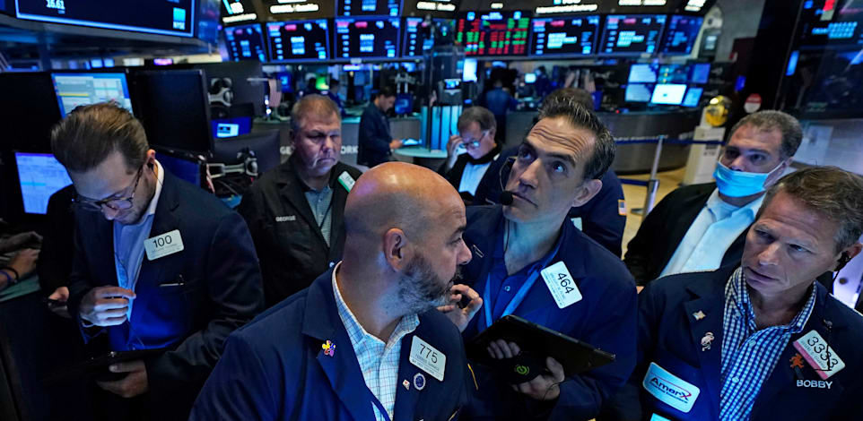 סוחרים בבורסת ניו יורק / צילום: Associated Press, Richard Drew
