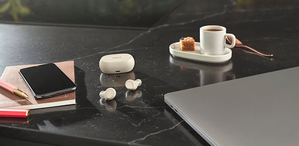 אוזניות Jabra Elite 7 Pro Gold / צילום: ביקונקט