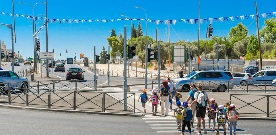 צומת פת. “לחצות ‘אמזונס’ של רכבים כדי להגיע לעמק הצבאים” / צילום: רפי קוץ