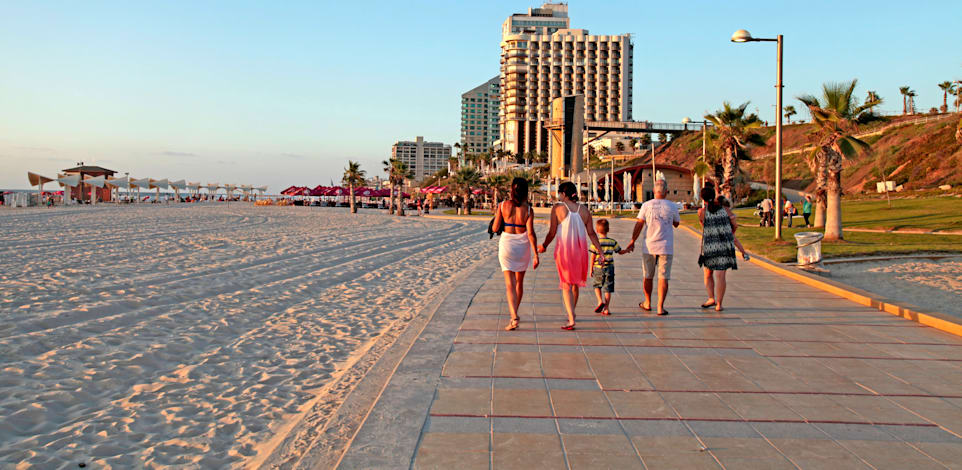 חוף הים בהרצליה. המלונות בעיר עם תפוסה ממוצעת של 73% / צילום: Shutterstock