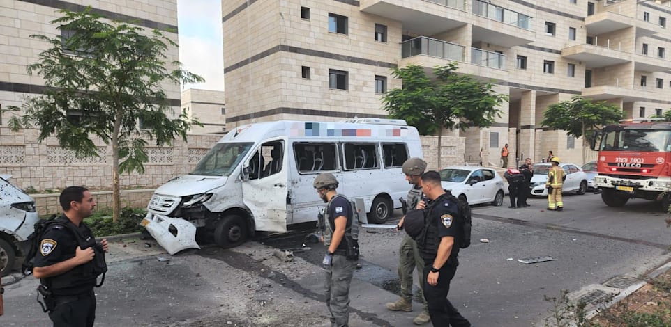 נפילת טיל באזור אשקלון, יום שבת / צילום: דוברות המשטרה