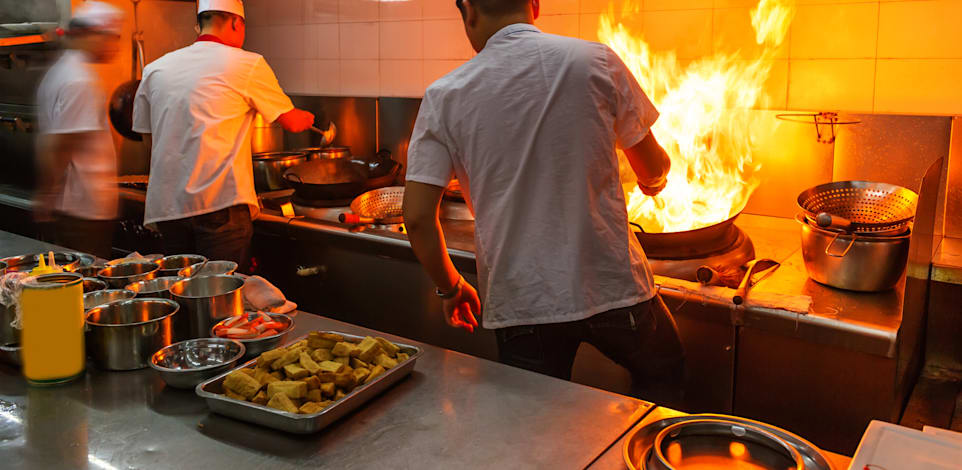 עובדים במסעדה / צילום: Shutterstock