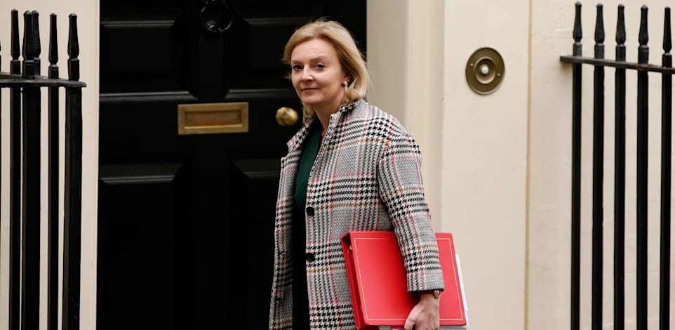 ראשת הממשלה הנכנסת, ליז טראס, בדאונינג 10 / צילום: Reuters