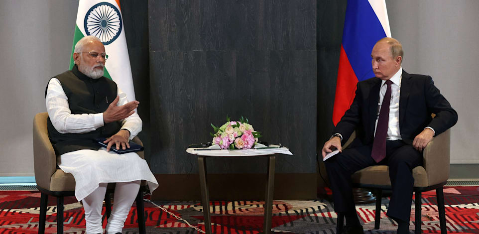 נשיא רוסיה פוטין ורה''מ הודו מודי בכנס באוזבקיסטן ביום שישי / צילום: Reuters, SPUTNIK