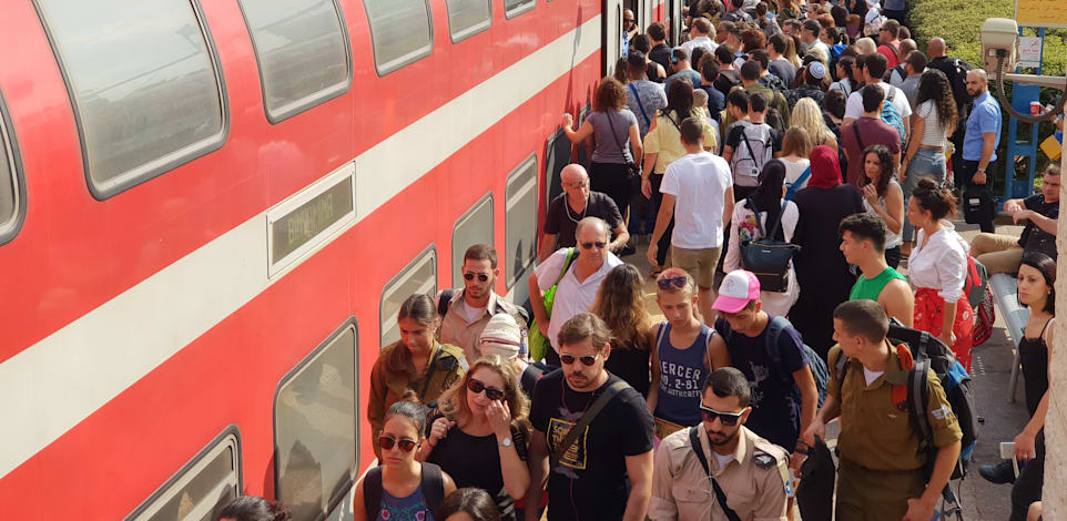 עומס ברכבת. ''ישראל מפגרת באופן משמעותי בתשתיות התחבורה שלה'' / צילום: Shutterstock