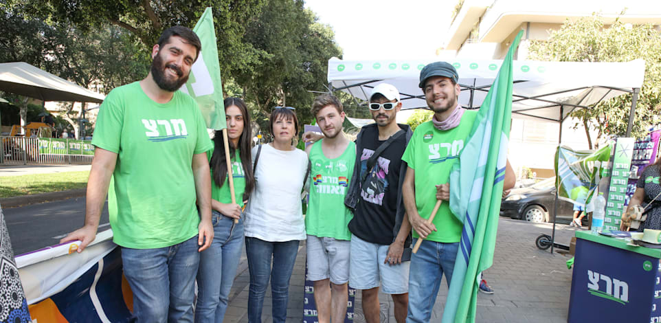 זהבה גלאון עם פעילי מרצ ביום הבחירות 2022 / צילום: כדיה לוי