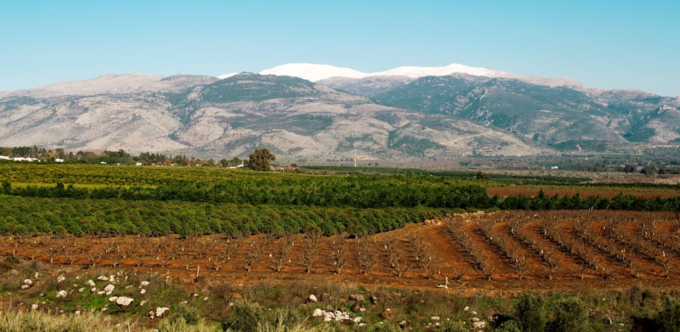 נוף הר החרמון המשתקף ממתחם המלונות החדש / צילום: יובל מלכה