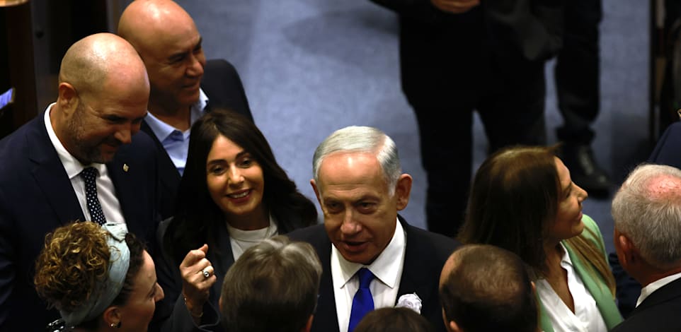 נתניהו (במרכז) וח''כים מהליכוד בהשבעת הכנסת / צילום: יוסי זמיר