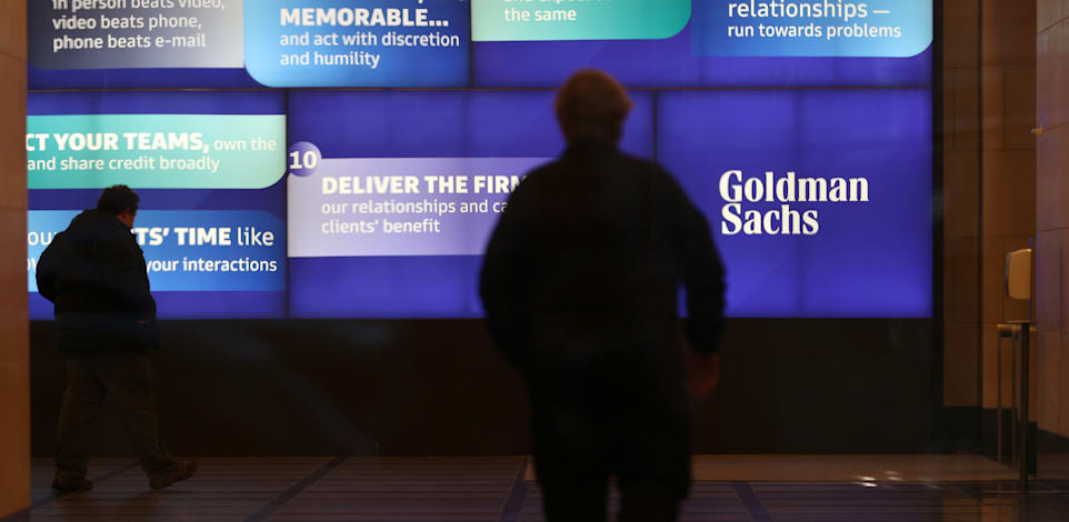 הרווחים של גולדמן זאקס זינקו במהלך המגפה, אבל היא התקשתה לשמור על המומנטום / צילום: Reuters, Andrew Kelly