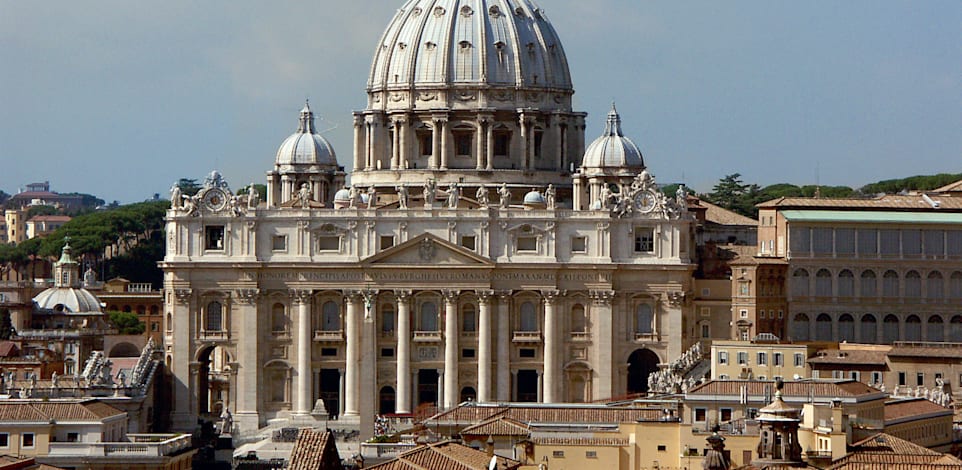 חזית בזיליקת פטרוס הקדוש בקרית הוותיקן ברומא / צילום: ויקיפדיה