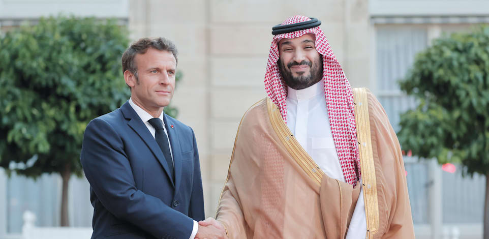 מוחמד בין סלמאן ועמנואל מקרון / צילום: Associated Press, Lewis Joly