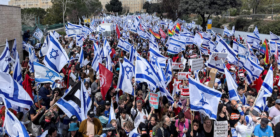 ההפגנה היום בירושלים נגד הרפורמה במשפט / צילום: Associated Press, ILAN ROSENBERG