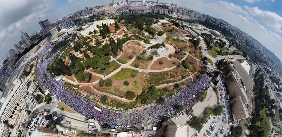 ההפגנה נגד הרפורמה המשפטית מחוץ לכנסת, אתמול