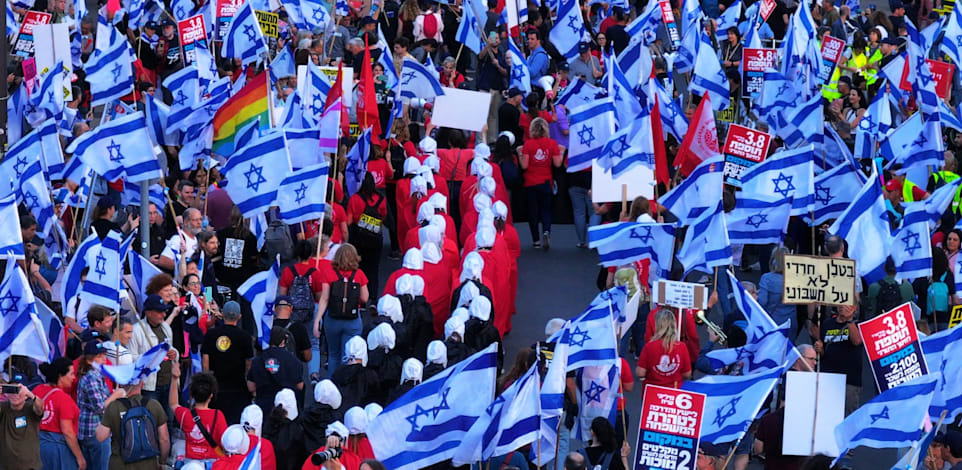 הפגנה מחוץ לכנסת נגד ההצבעה על תקציב המדינה / צילום: רועי קסטרו, באדיבות ''בונות אלטרנטיבה''