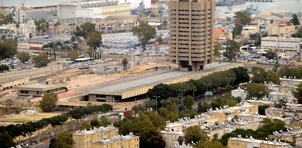 תחנה מרכזית חיפה בת גלים / צילום: איל יצהר