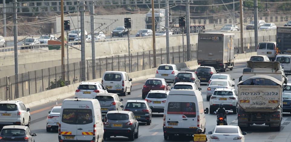 פקקים בנתיבי איילון / צילום: איל יצהר