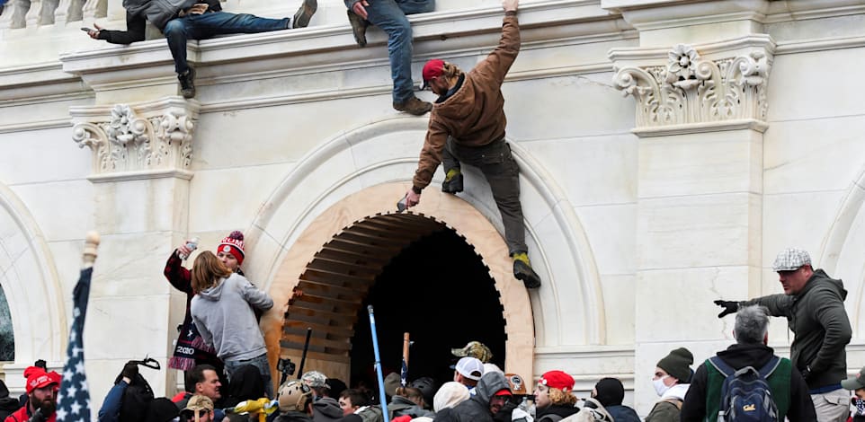 המהומות בבניין הקפיטול, לפני חודש / צילום: Reuters