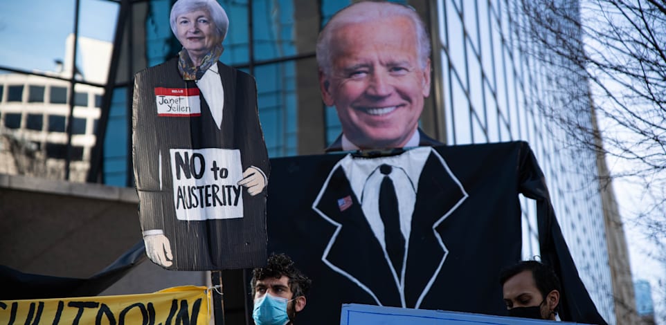 הפגנה בוושינגטון נגד מדיניות ה"צנע" ודרשו מהממשל שיעביר לאזרחים סיוע־קורונה ישיר, דצמבר / צילום: Reuters, Alejandro Alvarez
