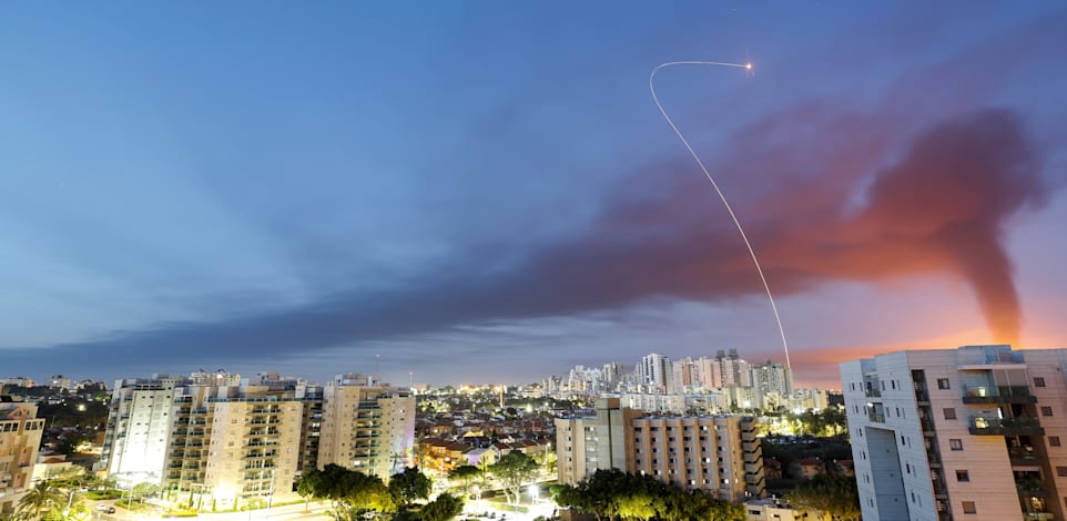 יירוט של כיפת ברזל הבוקר באשקלון / צילום: Reuters, Amir Cohen