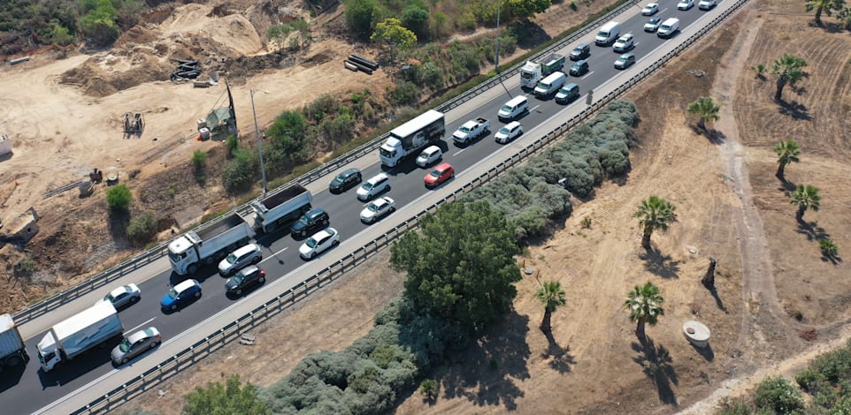 פקקים באיילון בירידה מכביש 431 / צילום: אייל פישר