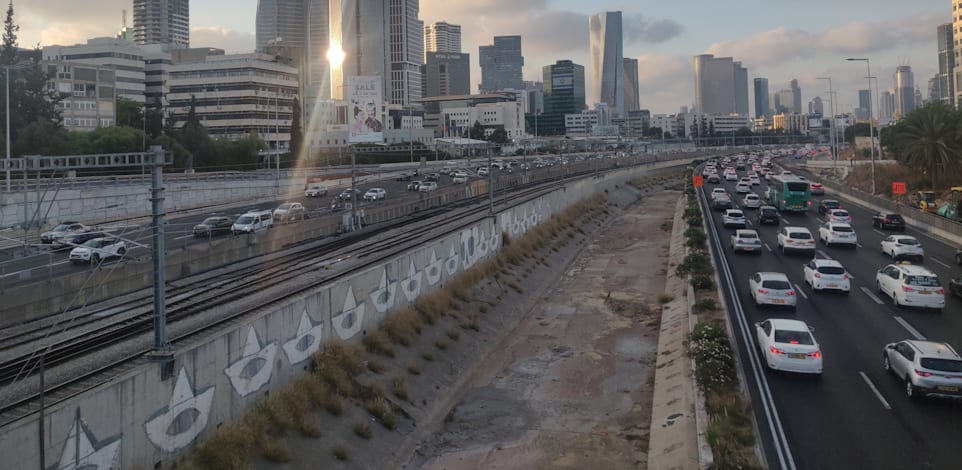 פקקים באיילון / צילום: הדר רות בשן