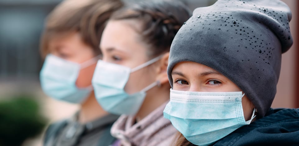 "רוב הילדים המאומתים לקורונה עוברים את המחלה בקלות או אפילו באופן לא תסמיני" / צילום: Shutterstock, David Tadevosian