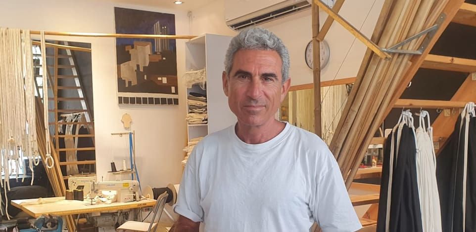 שלומי מורדוב בעל העסק ''ערסל בעיר'' שמייצר ומשווק ערסלים ייחודיים ומוצרי פנאי / צילום: אורי מורדוב