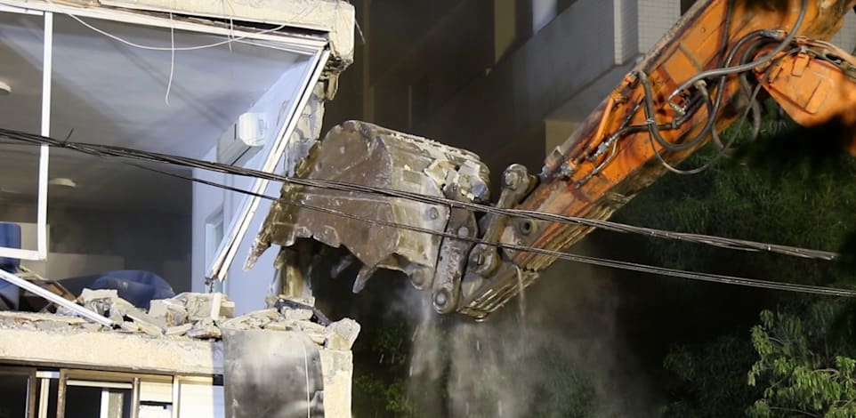 הריסת הבניין ברעננה / צילום: דוברות עיריית רעננה