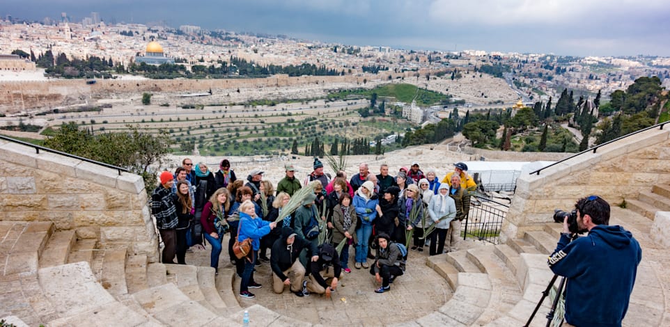 קבוצת תיירים בירושלים. סוכנים מחו''ל אומרים כי לא יוכלו לגבש תוכניות לשלוח לישראל תיירים ב־2022 / צילום: Shutterstock