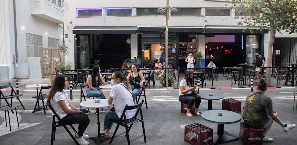 בית קפה בנחלת בנימין בתל אביב / צילום: כדיה לוי