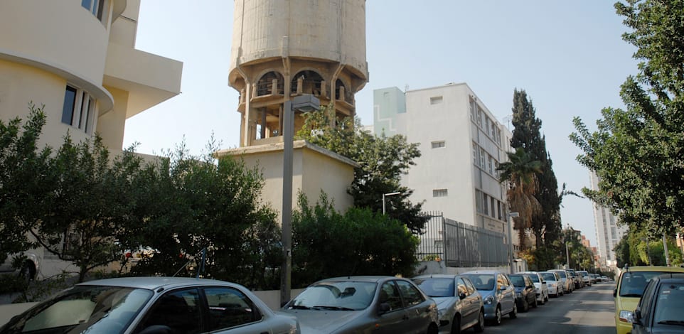 מגדל מים ברח' מאזה בת''א / צילום: תמר מצפי