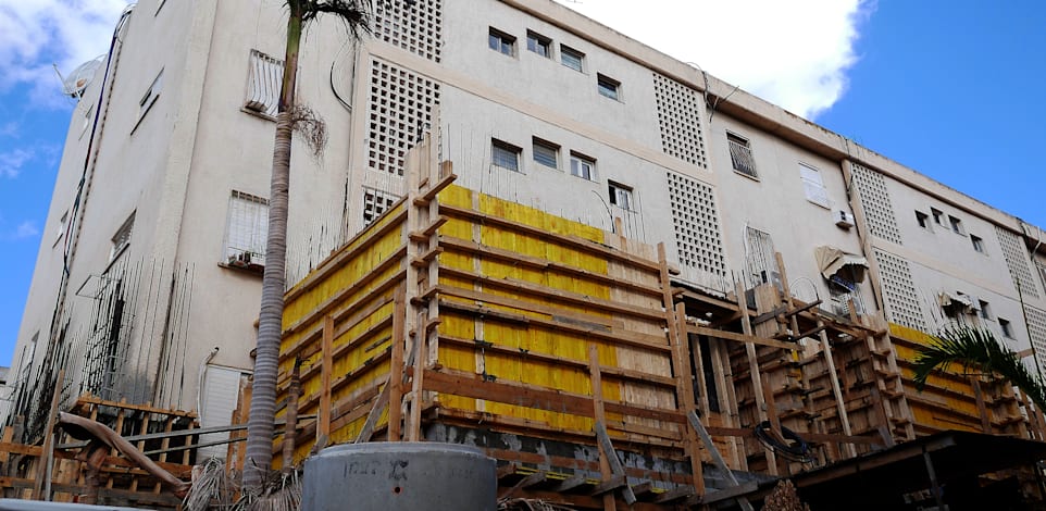 בניית ממ''ד / צילום: תמר מצפי